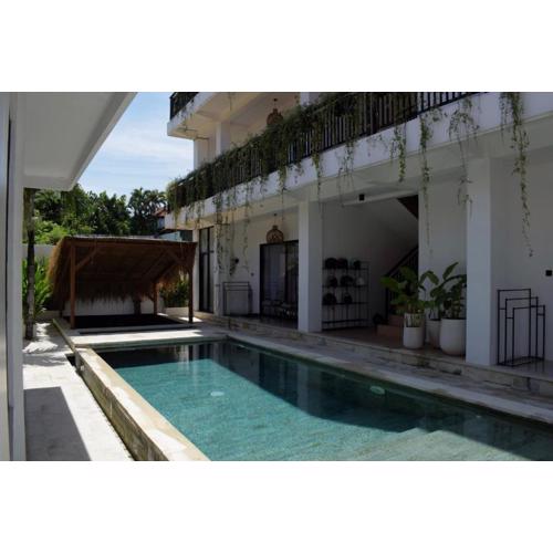 ChinGiack Apartments Canggu Pool and Terrace