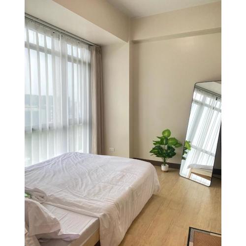 Chives 1BR Staycation Gentry Manor Near Okada & NAIA Airport