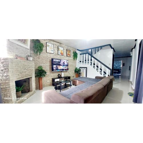 Chloe's Homestay - Baguio Spacious 3BR Corner Rowhouse for Family & Friends Getaways