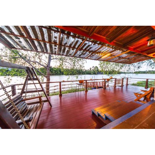 Chuenwaree Riverside Stay