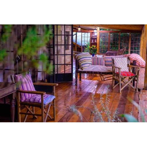 Chui Cottage with tennis facing Mt Kenya & near Ngare Ndare