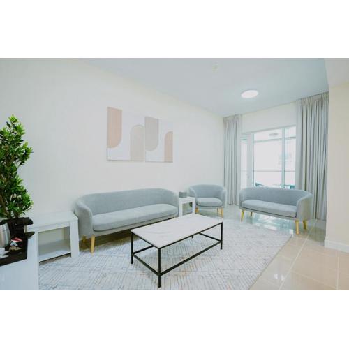 CitiHome - Contemporary 1BR with Dubai Marina Glimpse