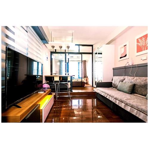 City Best Designer 1BR Makati Fast internet Gym Swim Park 2050