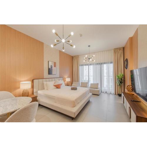 City Central Luxury Apartment With Balcony by Bluecloud Holidays