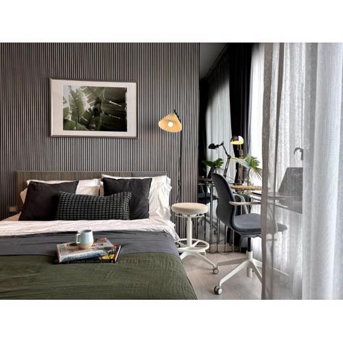 City Oasis: 5 Min to Metro, Pool & Gym, Essentials