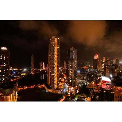 City & Port View Luxury Apartment in Colombo