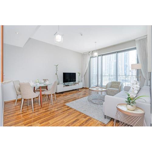 City skyline view I Super-fast Wi-fi I Downtown