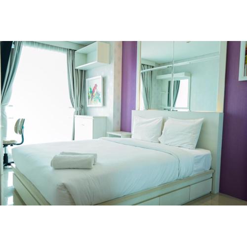 City View 1BR Apartment at Woodland Park Residence By Travelio