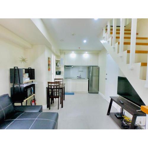 City View 2BR Loft at Fort Victoria BGC FREE WIFI & Netflix