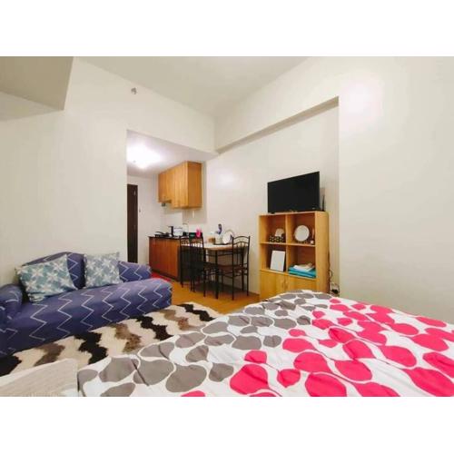 CityView Condo with balcony-12