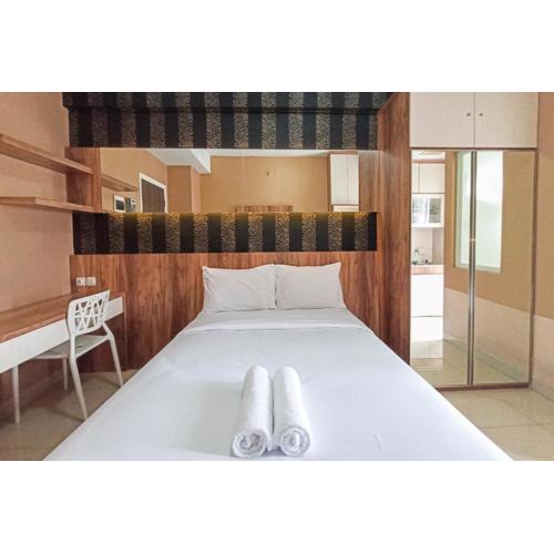 Classic Studio at Student Castle Yogyakarta Apartment By Travelio