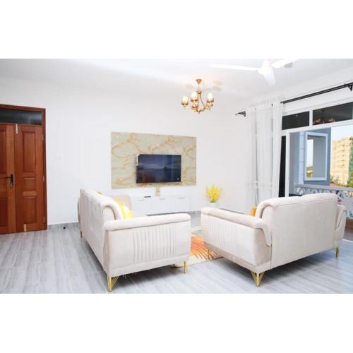 Classy 3 br near Pride Inn