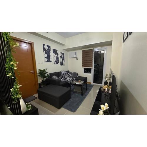 Classy BGC Condo City View Pool Gym Sauna