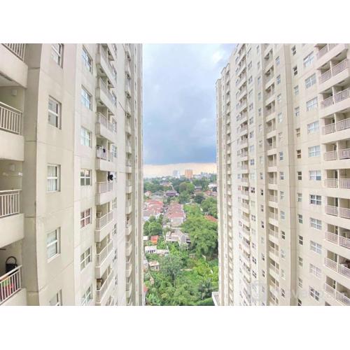 Classy Chic Studio Room at Apartment Parahyangan Residence Bandung By Travelio