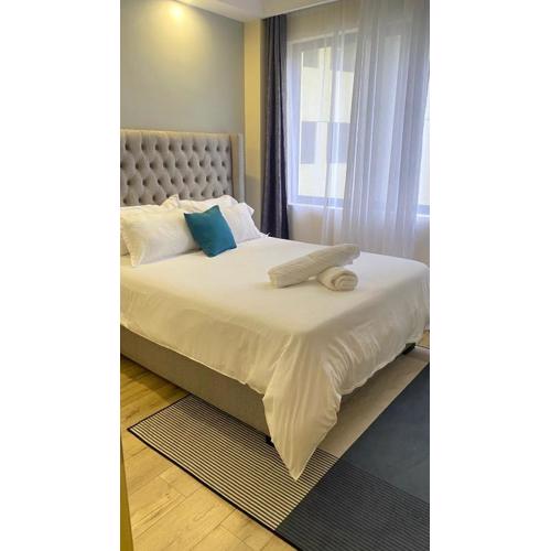 classy elegant apartment with heated swimming pool,fully equipped gym private parking space and amazing city views