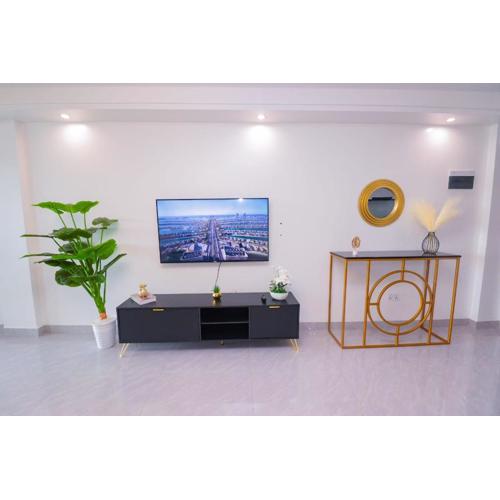 classy elegant apartment with swimming pool, fully equipped gym private parking space and amazing city views