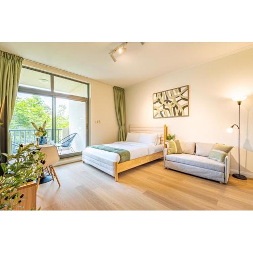 Classy Studio in the Heart of Greens