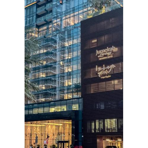 Clever Guest 018 JL Marina gate