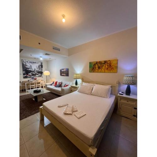 Click Stay - JLT - Entire Studio & Balcony Lakes view Apartment -AM