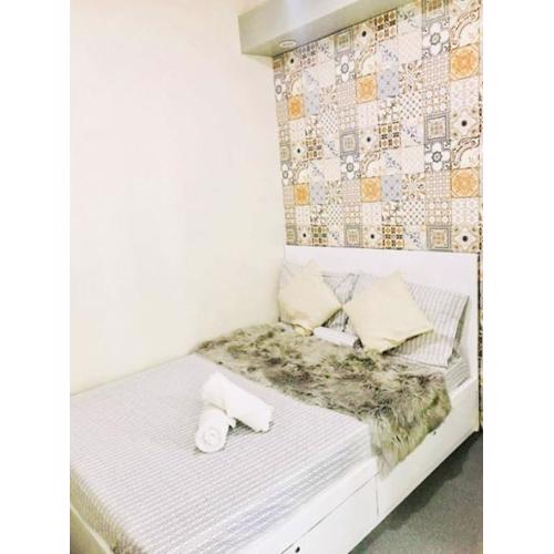 Close by landmarks and airport