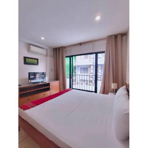 Cloud no 3 Serene Oasis King Bed in BKK Heart