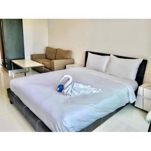 Club Royal Hideaway Studio Steps from Private Beach