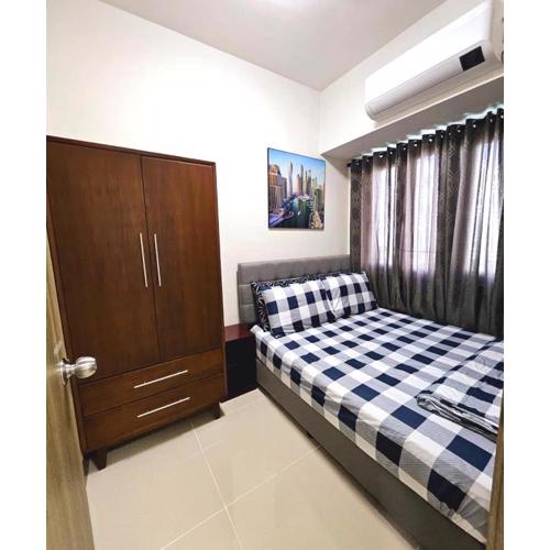 Coast Residences - 1 Bedroom with Balcony near PICC, WTC, Star City & MOA