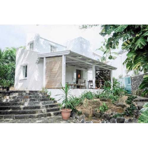 Coastal Home in Tamarin, AC, Wi-Fi, Walk to Everything in Tamarin