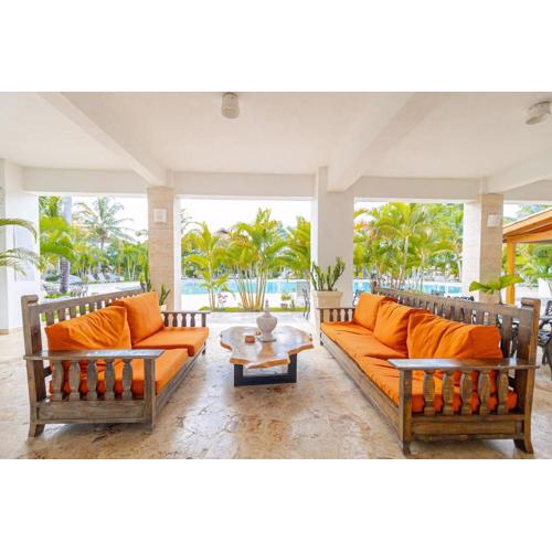 Coastal Luxury 2-Bed w Pool Access in Bayahibe