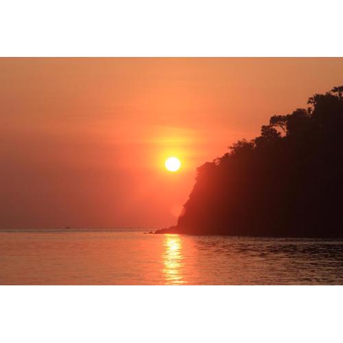 COCONUT BEACH BUNGALOWs & WARUNG 2