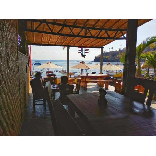 COCONUT BEACH BUNGALOWs & WARUNG