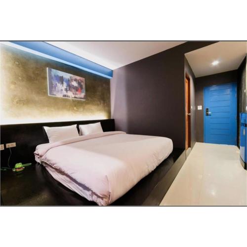 Coconut budget & boutique