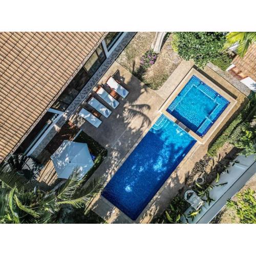 Coconut Palms huge swimming pool and pool table V136