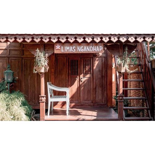 Cokro Hinggil - Traditional View