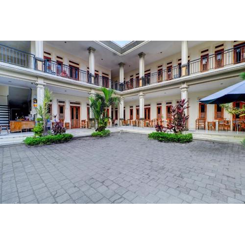 Collection O Bali near Beachwalk Shopping Center formerly Budget Door Legian Inn