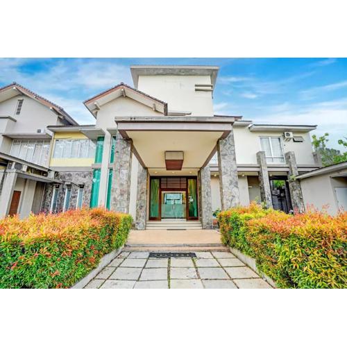 Collection O Padang near Mesjid Raya Syekh Ahmad Al-Minangkabawi formerly Hotel Surya Palace