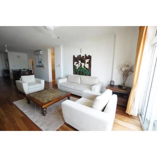 Colombo City 3 Bedroom Apartment with Pool Gym & Workdesk