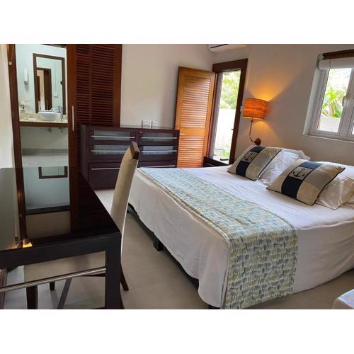 Colonial cocoon studio