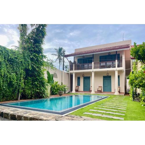 Colonial Villa Oasis - 100m from Beach!