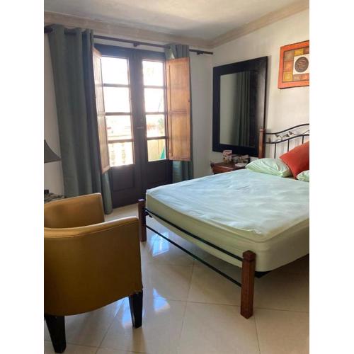 Colonial zone great location private room