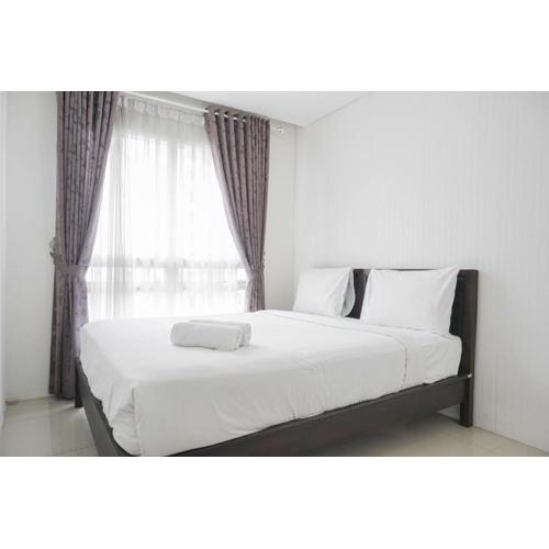 Comfort 1BR Apartment with Study Room at Woodland Park Residence By Travelio