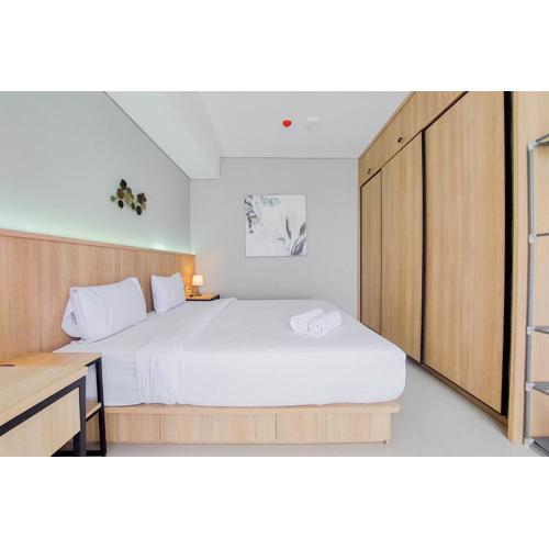 Comfort 1BR at Transpark Bintaro Apartment By Travelio