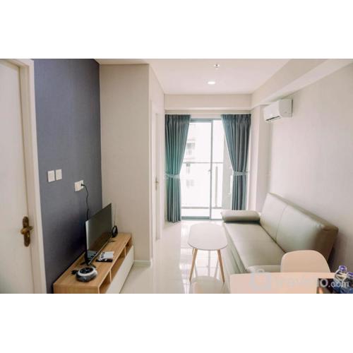 Comfort 1BR with Working Room at Daan Mogot City Apartment By Travelio