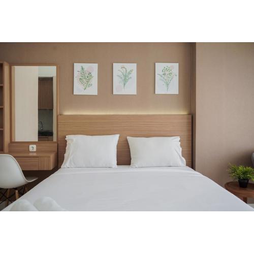 Comfort and Cozy Studio at Casa De Parco Apartment By Travelio