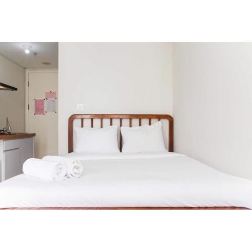 Comfort and Minimalist Studio at Springlake Summarecon Bekasi Apartment By Travelio