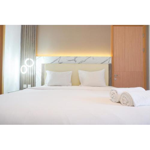 Comfort and Modern Look 2BR at 26th Floor Samara Suites Apartment By Travelio