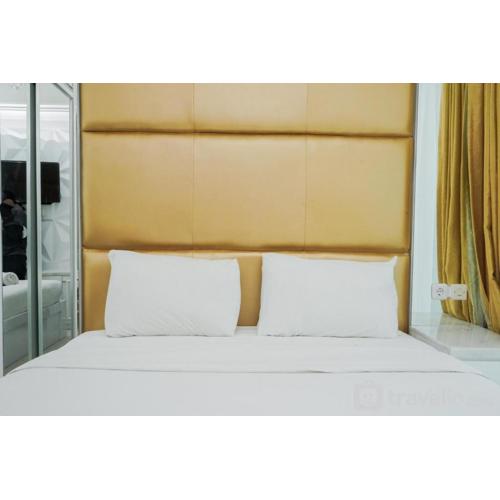 Comfort and Modern Studio at Tree Park Cikokol Apartment By Travelio