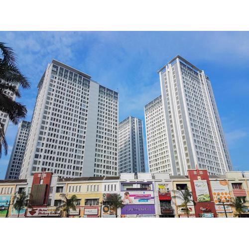 Comfort and Spacious 1BR M-Town Signature Apartment By Travelio