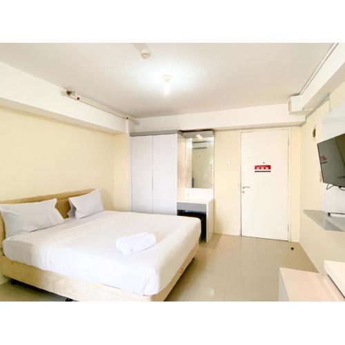 Comfort and Strategic Studio at Bassura City Apartment By Travelio