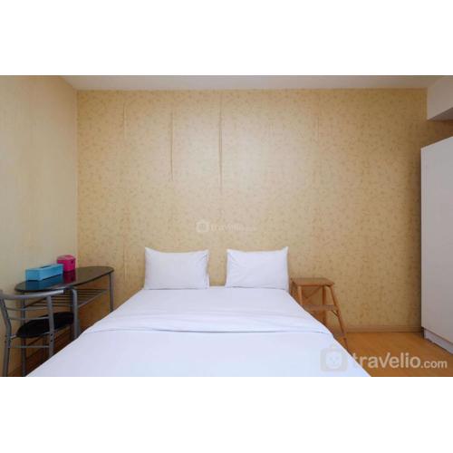 Comfort and Tidy Studio Apartment Serpong Greenview By Travelio